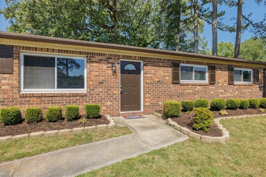2833 Candlewood Cir Property Photo 4