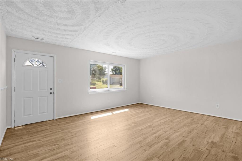 2833 Candlewood Cir Property Photo 5