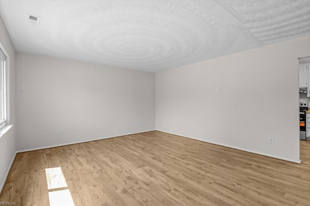 2833 Candlewood Cir Property Photo 6
