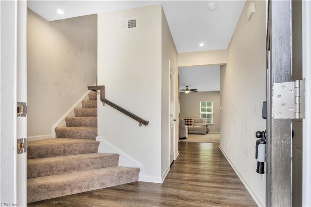 105 Stegg St Property Photo 4