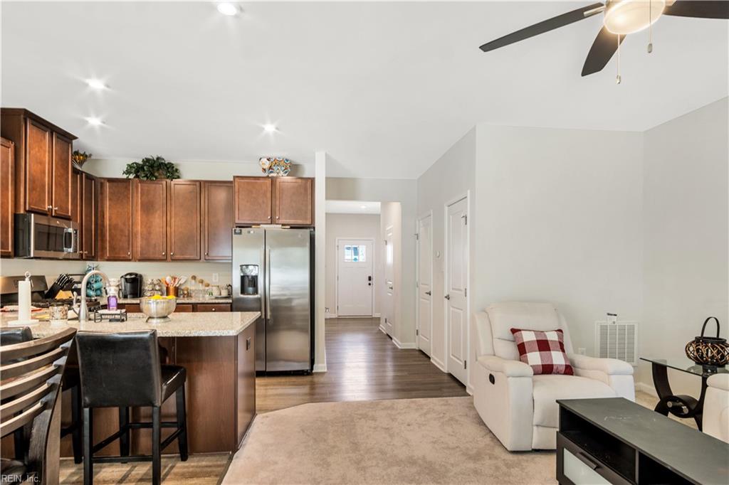105 Stegg St Property Photo 14