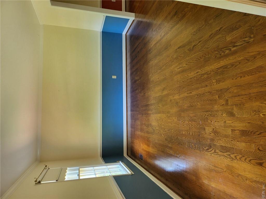 90 Hampton Roads Ave Property Photo 6