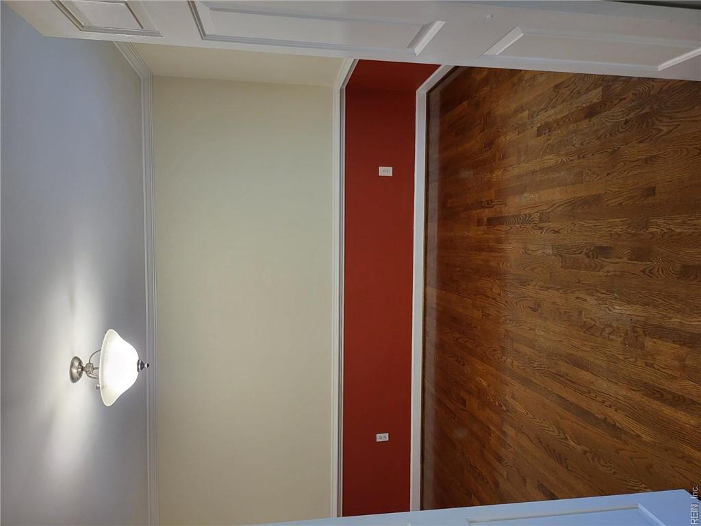 90 Hampton Roads Ave Property Photo 8