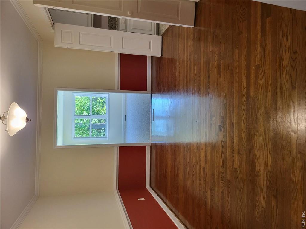 90 Hampton Roads Ave Property Photo 9