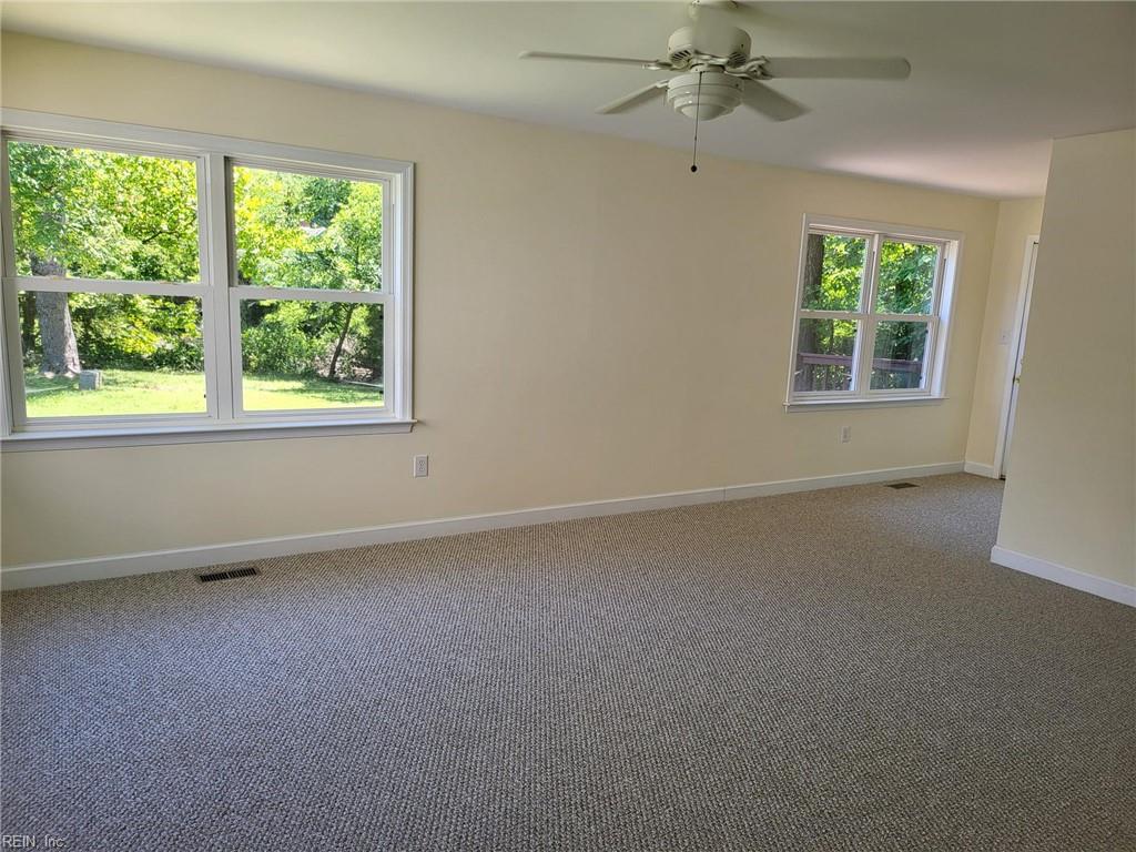 90 Hampton Roads Ave Property Photo 12