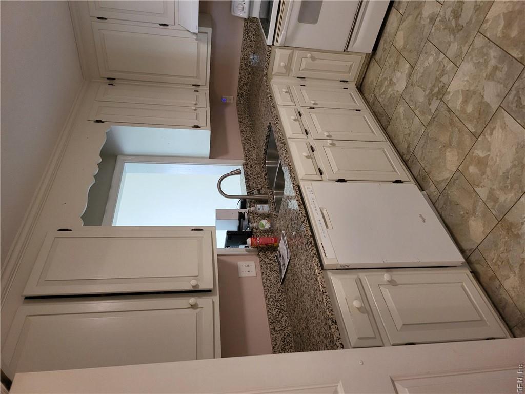 90 Hampton Roads Ave Property Photo 16