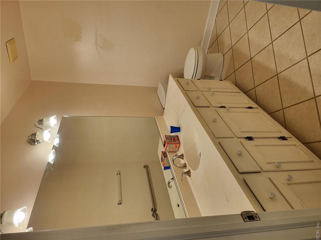 90 Hampton Roads Ave Property Photo 19