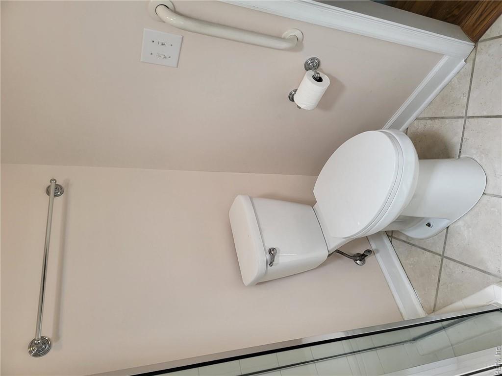 90 Hampton Roads Ave Property Photo 28