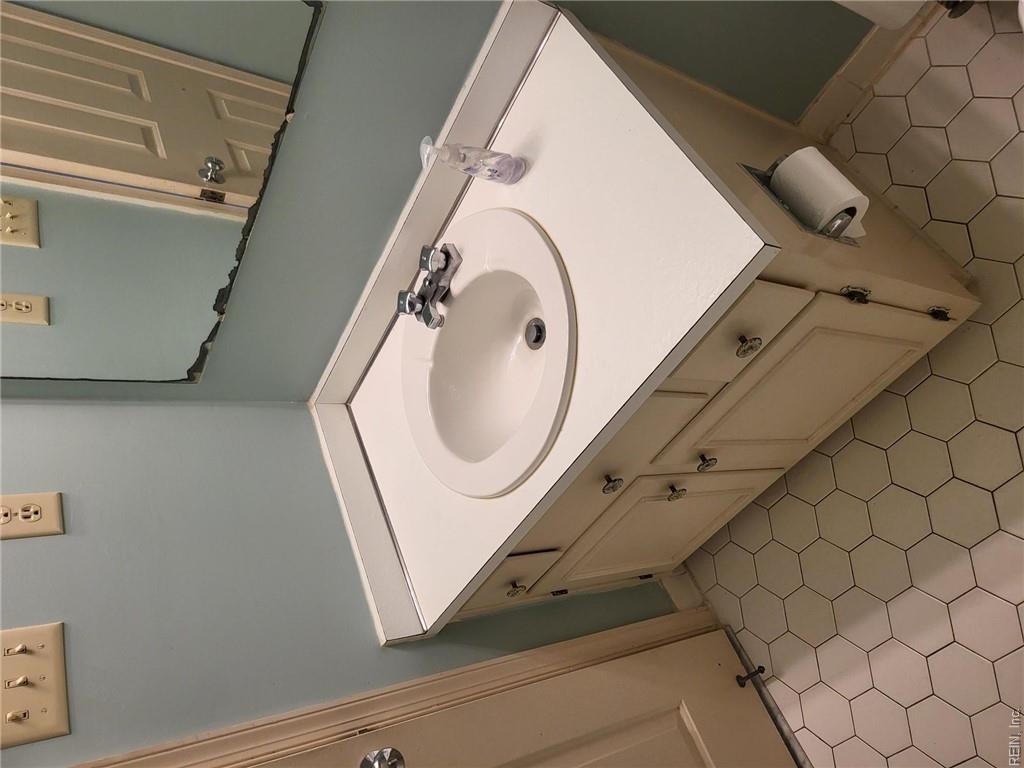 90 Hampton Roads Ave Property Photo 33