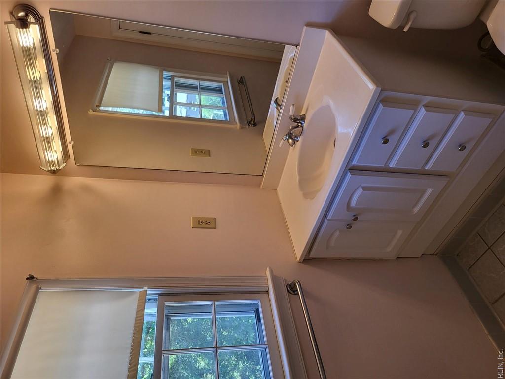 90 Hampton Roads Ave Property Photo 44