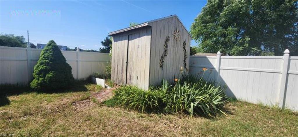 2402 Octopus Rd Property Photo 21