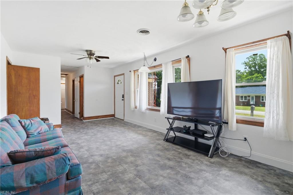 1538 Wilkins Dr Property Photo 4