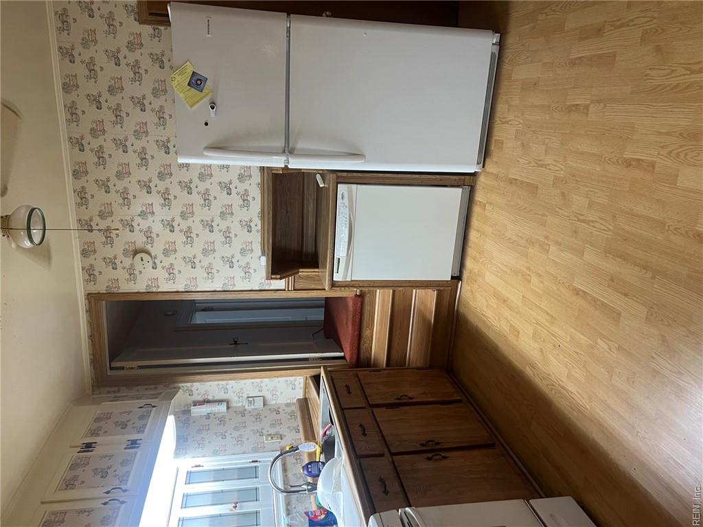 230 Hampton Roads Ave Property Photo 7