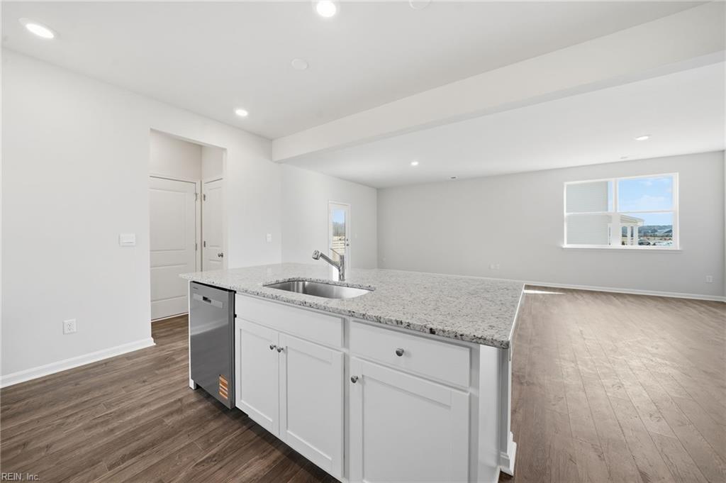 1000 Eastport Pl Property Photo 6