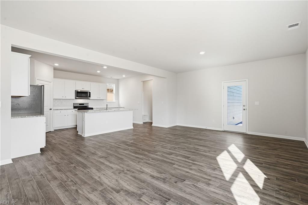 1000 Eastport Pl Property Photo 8