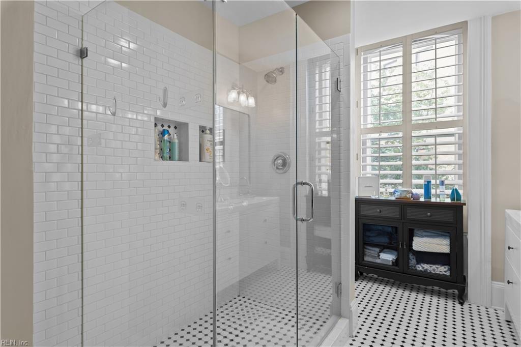 419 Duke St Property Photo 30