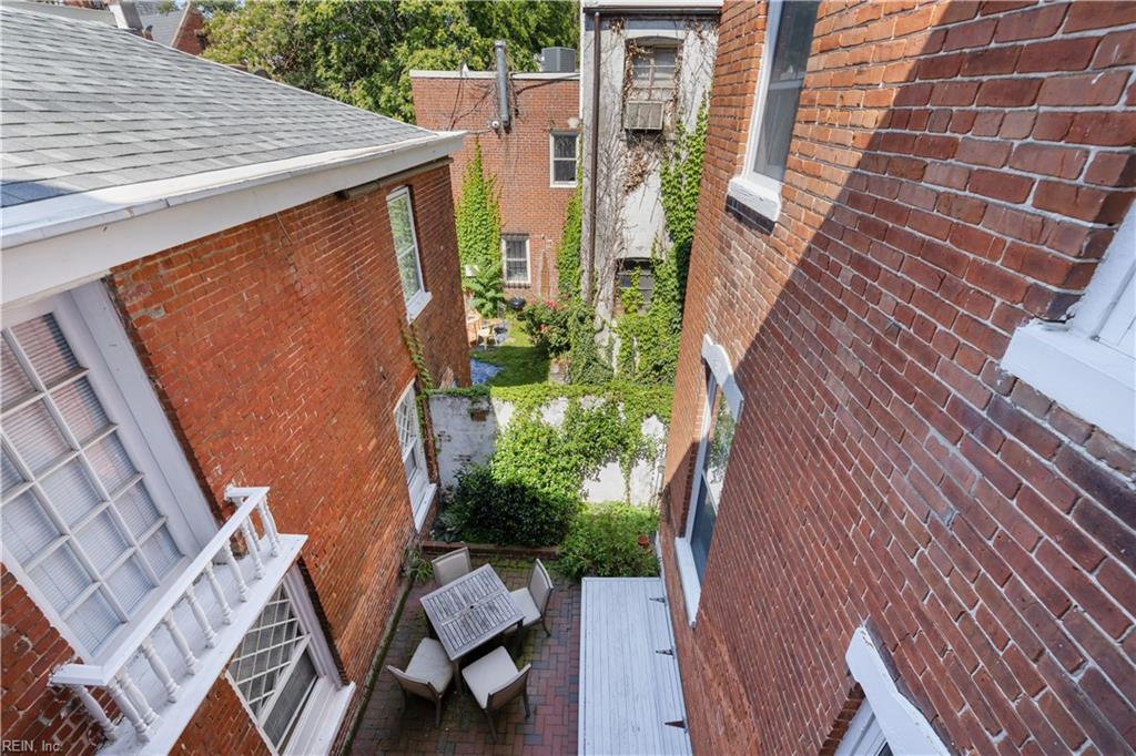 419 Duke St Property Photo 36