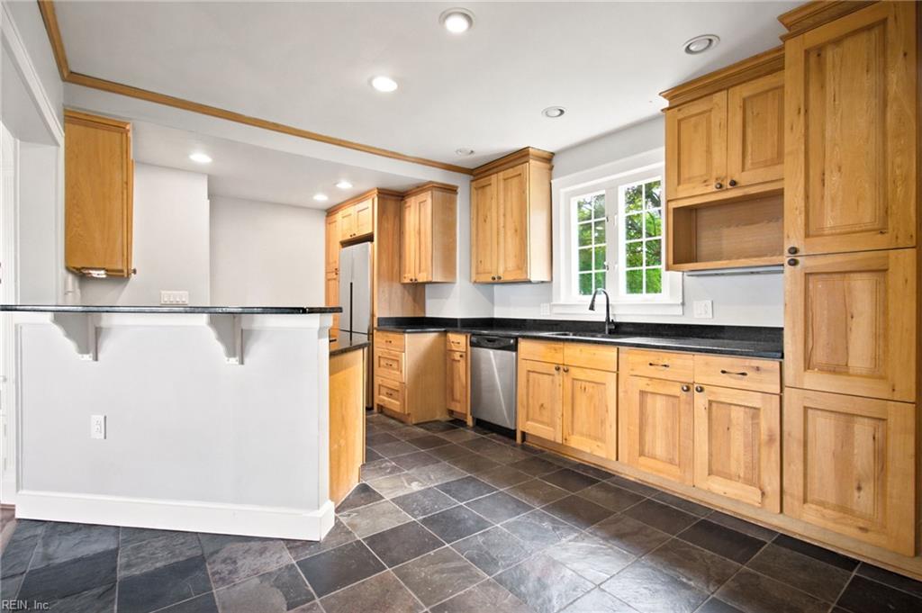 1200 N Fairwater Dr Property Photo 8