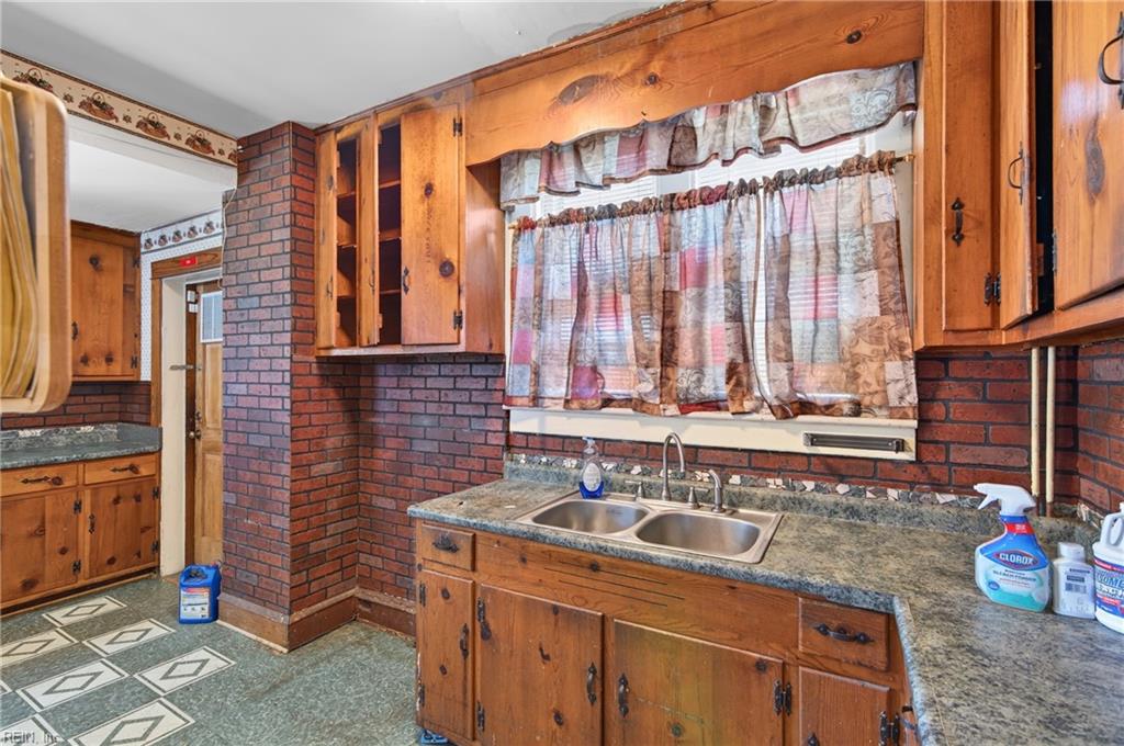 1255 23rd St Property Photo 12