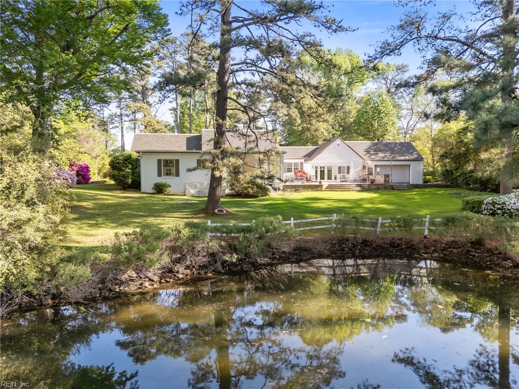 1005 Bay Colony Dr Property Photo 8