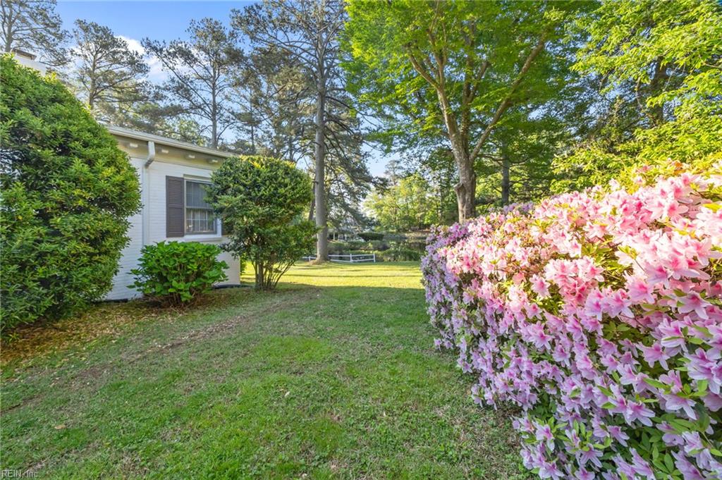 1005 Bay Colony Dr Property Photo 16