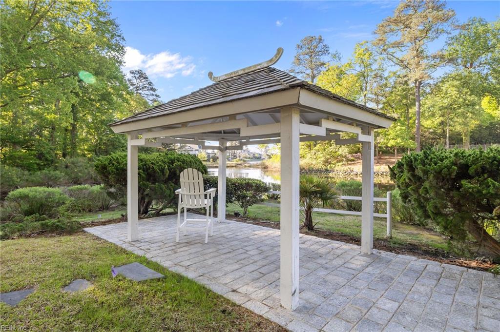 1005 Bay Colony Dr Property Photo 18