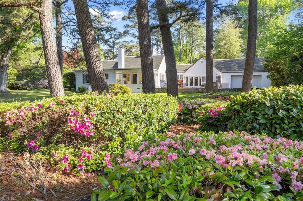 1005 Bay Colony Dr Property Photo 19