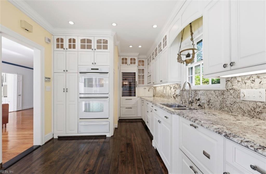 1005 Bay Colony Dr Property Photo 30