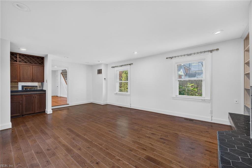 110 75th St Property Photo 26
