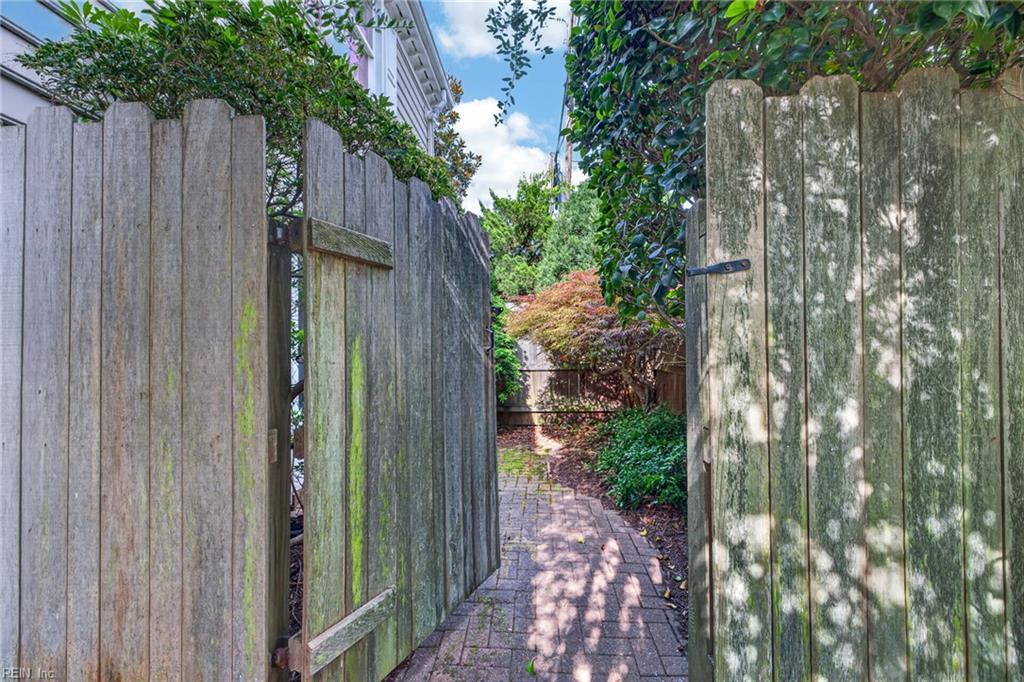 110 75th St Property Photo 40