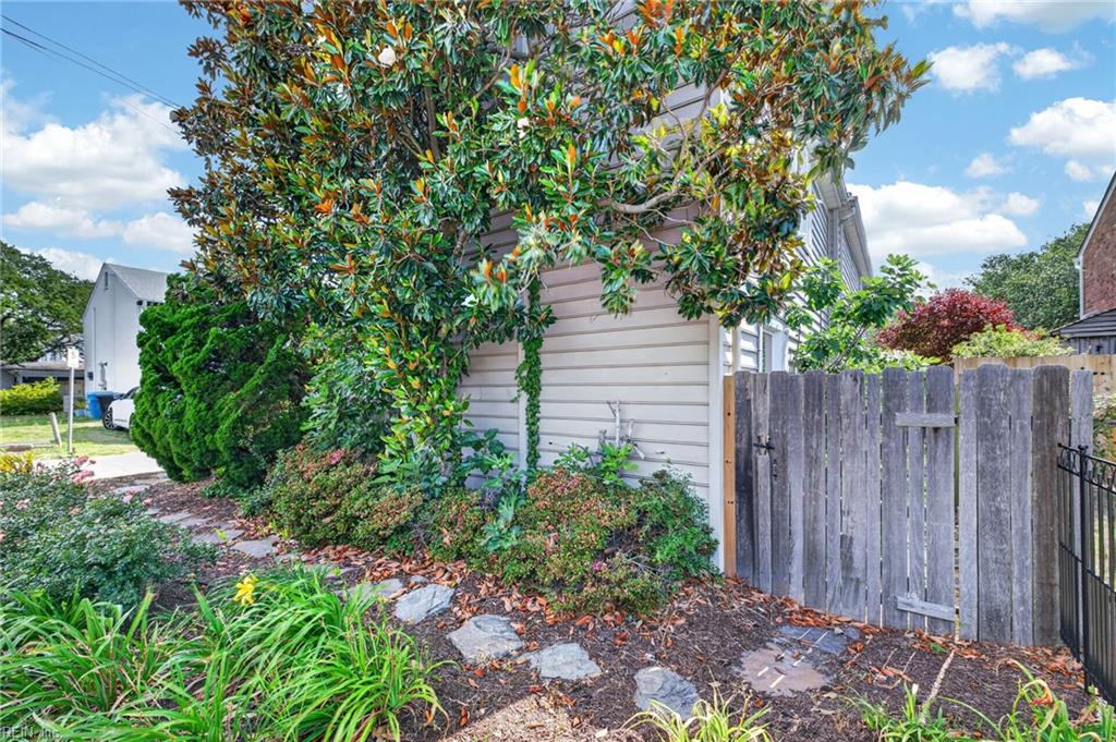 110 75th St Property Photo 44