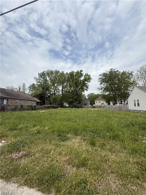 6232 Old Townpoint Rd Property Photo 2