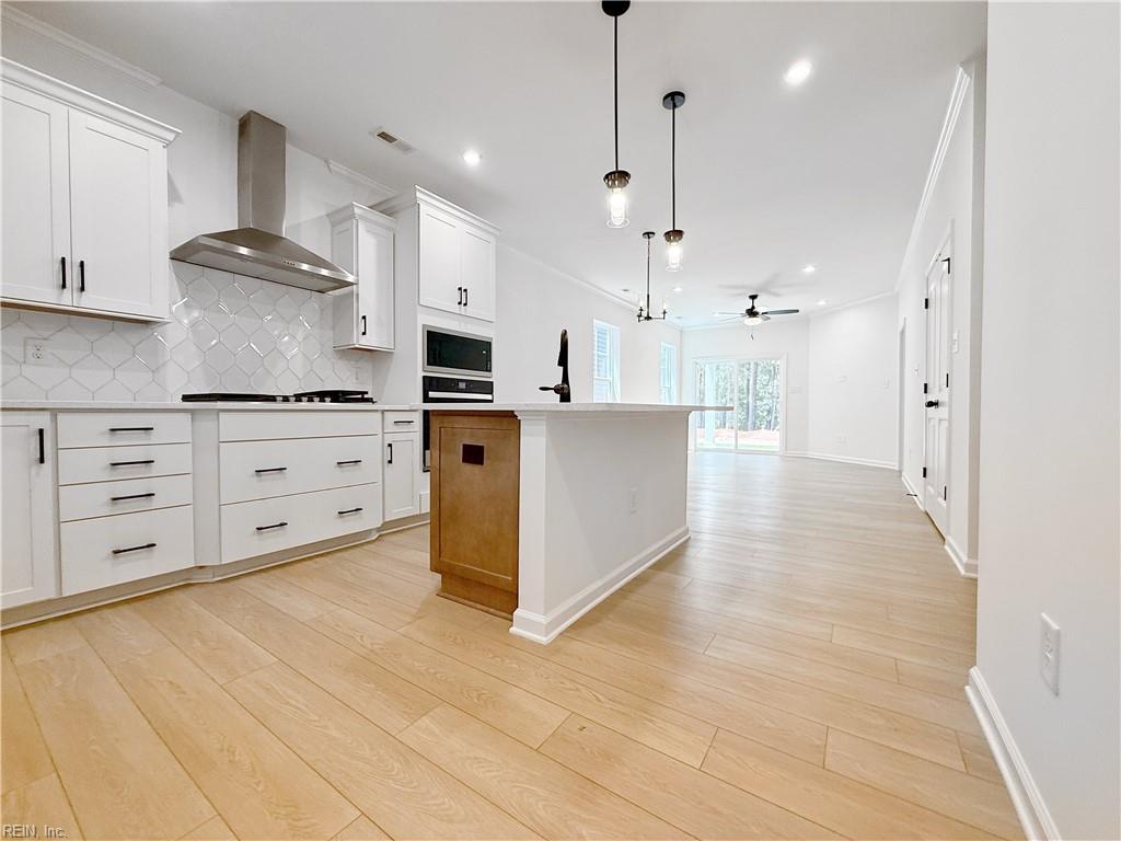 1531 Waltham Ln Property Photo 3