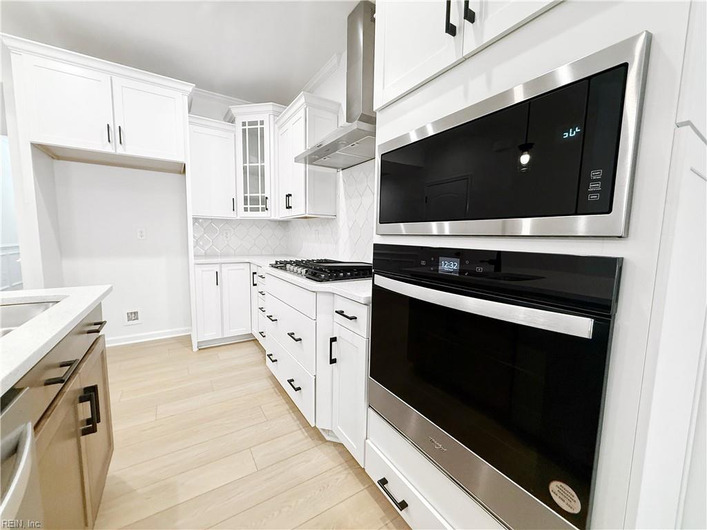 1531 Waltham Ln Property Photo 6