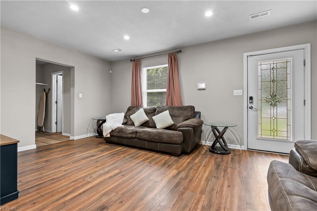 2818 E Washington St Property Photo 6