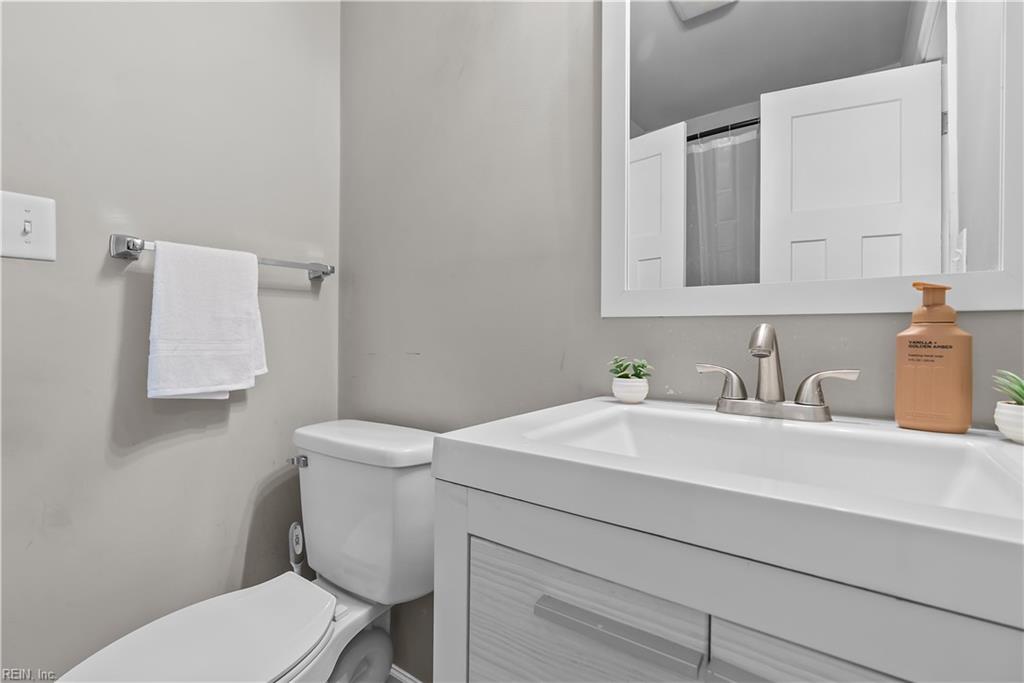2818 E Washington St Property Photo 13