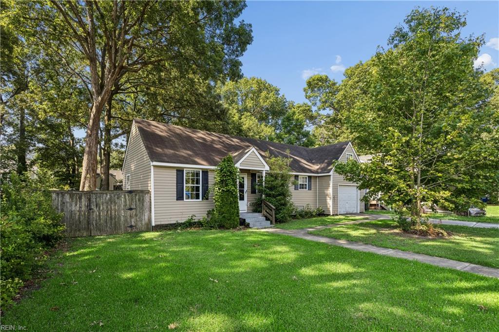 1117 Evelyn St Property Photo 4