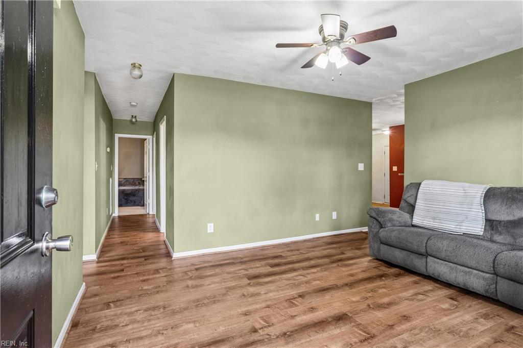 1117 Evelyn St Property Photo 5
