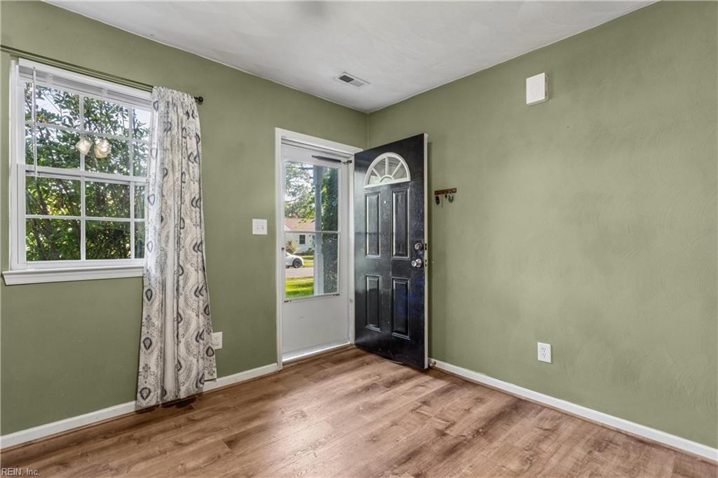 1117 Evelyn St Property Photo 6