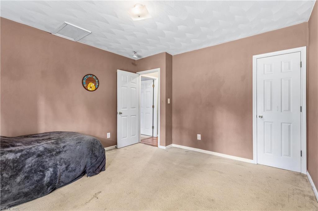 1117 Evelyn St Property Photo 22