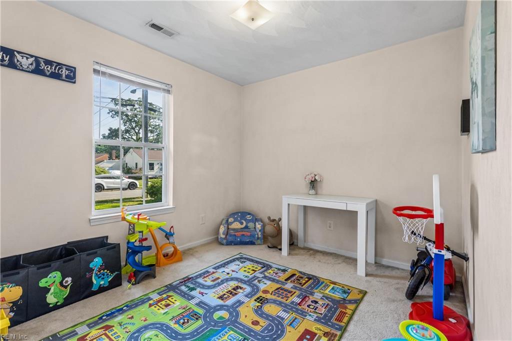 1117 Evelyn St Property Photo 28