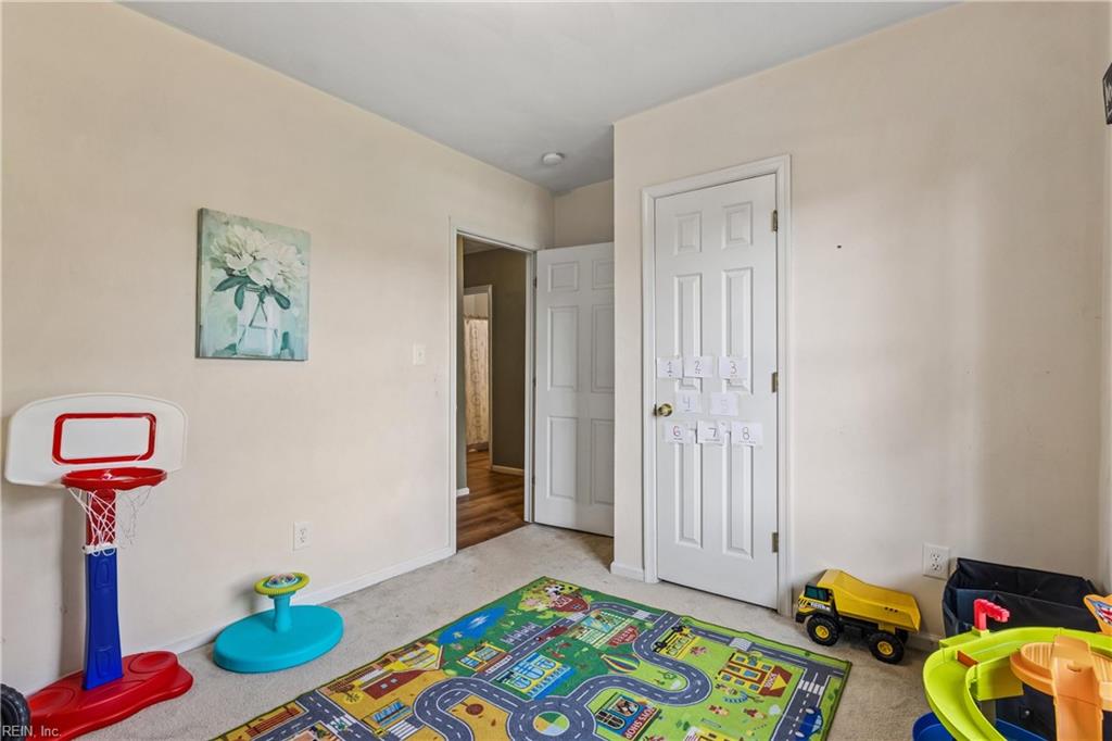 1117 Evelyn St Property Photo 29