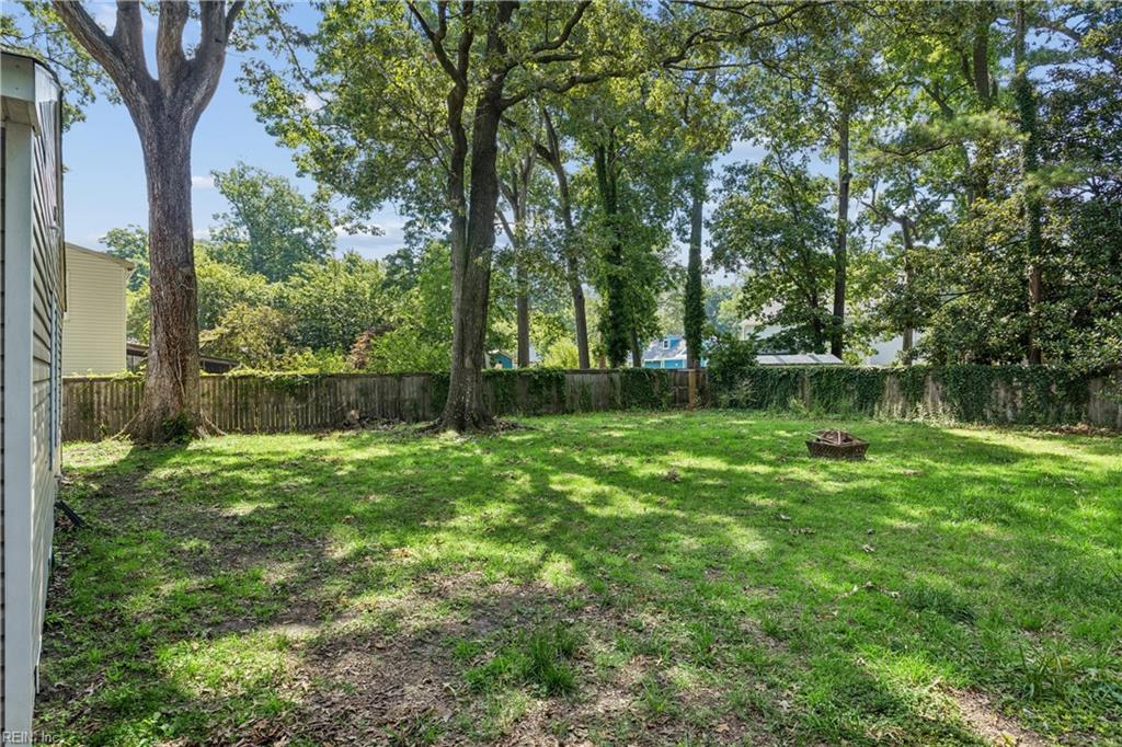 1117 Evelyn St Property Photo 38