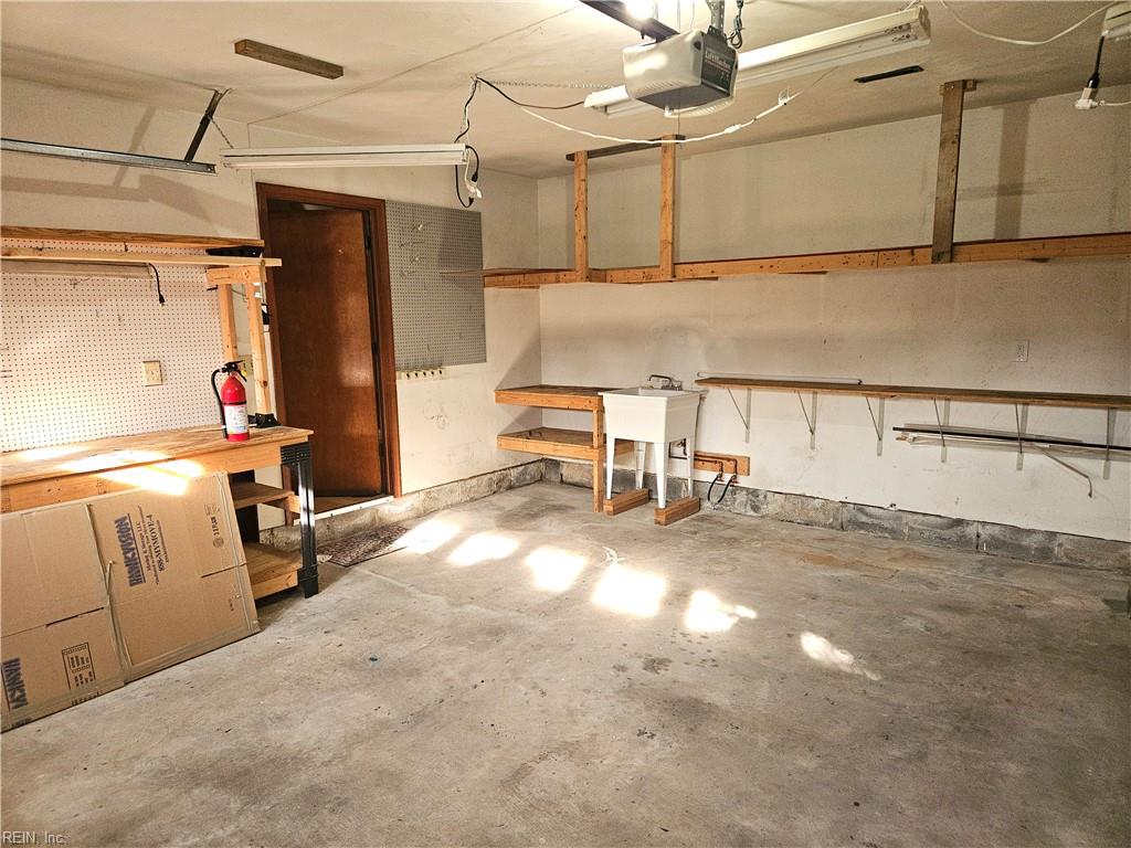 936 Honeycutt Way Way Property Photo 3