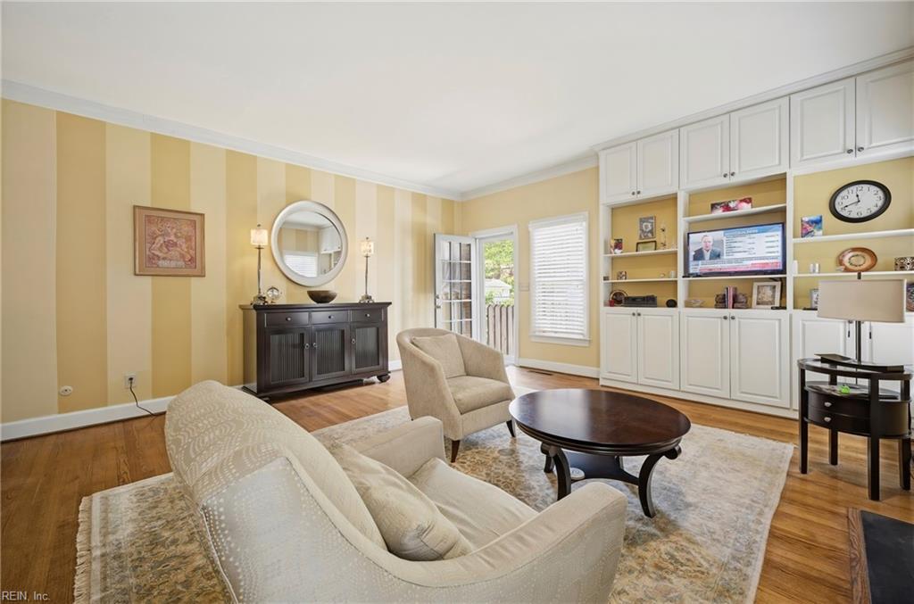 819 Botetourt Gdns Property Photo 5