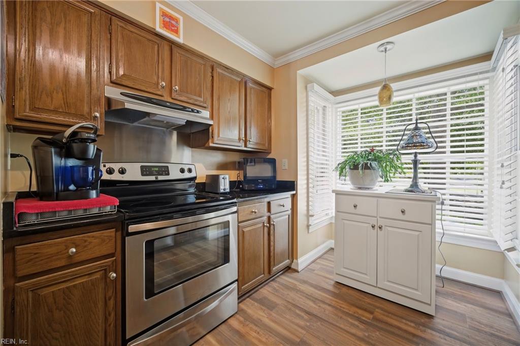 819 Botetourt Gdns Property Photo 7
