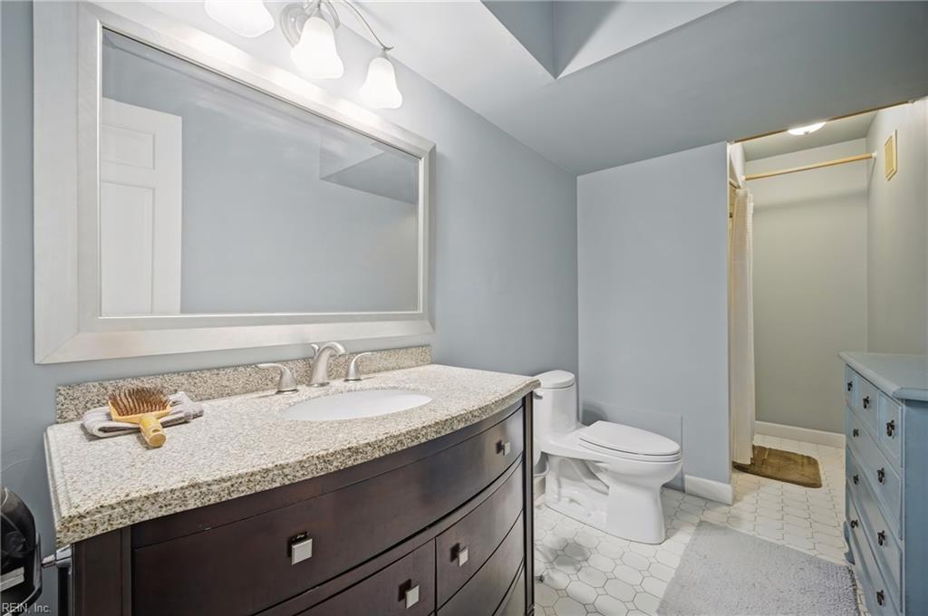 819 Botetourt Gdns Property Photo 12