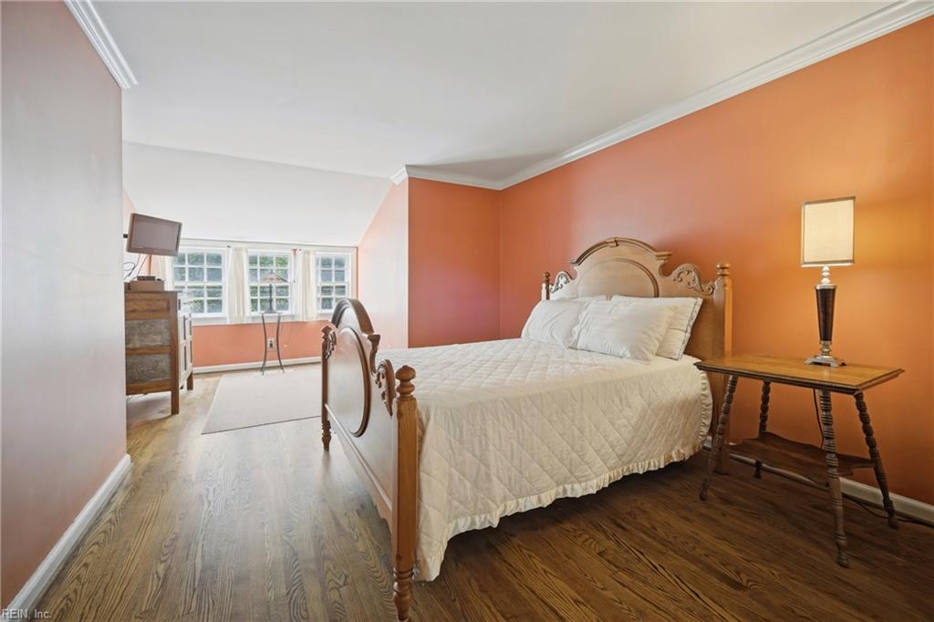819 Botetourt Gdns Property Photo 14