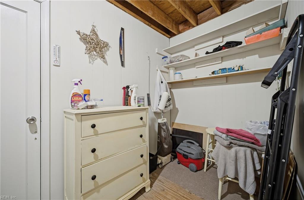 819 Botetourt Gdns Property Photo 17