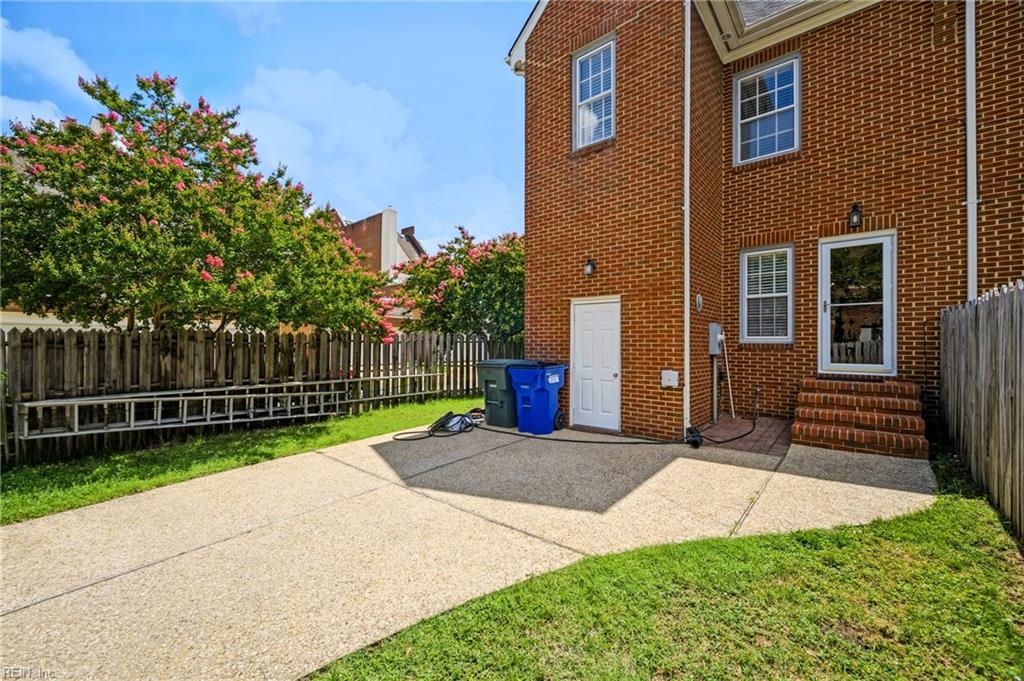 819 Botetourt Gdns Property Photo 19